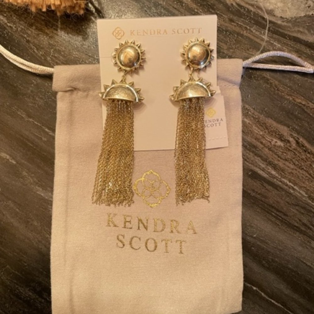 Kendra Scott Shimmering Gold Chain Link Fringe Earrings Inspired by the sun!